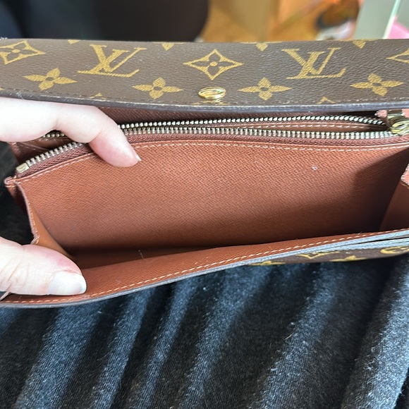 Louis Vuitton Monogram Sarah Wallet - Picture 11 of 15